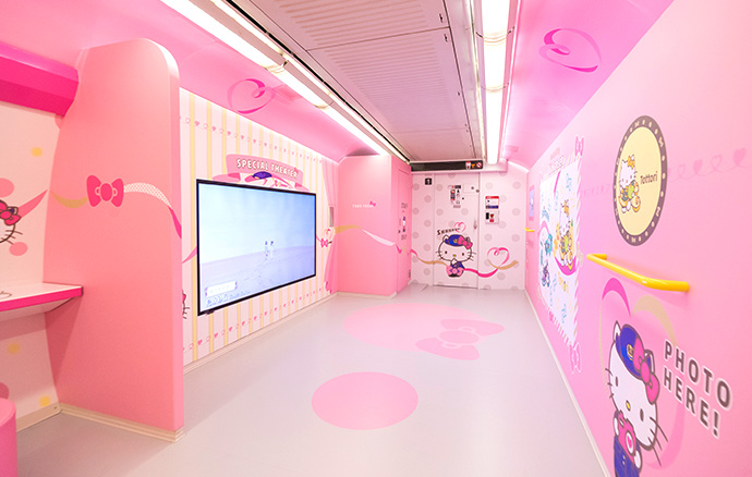 Поезд Hello Kitty в Японии - для детей и взрослых